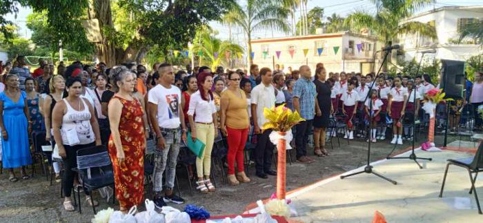 Acto de fin de curso en el Cotorro