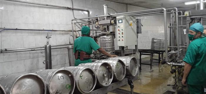 En plena producción de la cerveza