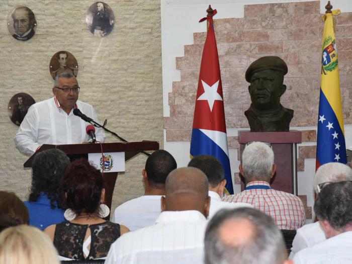 Resaltan en Cuba legado de Hugo Chávez