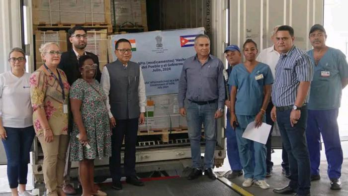 India entrega donativo a Cuba para la producción de antibióticos