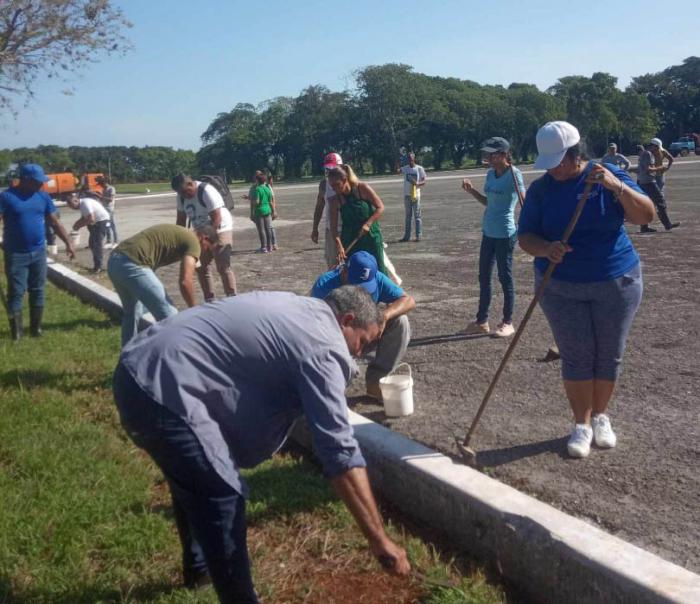 Trabajo voluntario en monumento El Cacahual