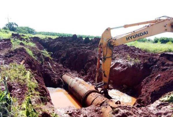Arreglos en conductora de agua 