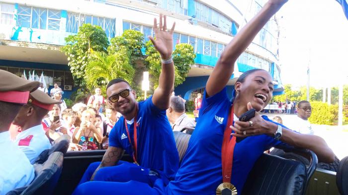 Emotivo recibimiento en La Habana a los héroes paralímpicos 