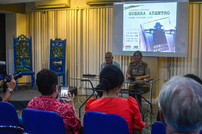 Presentación del libro Guerra Adentro de Roger Ricardo Luis