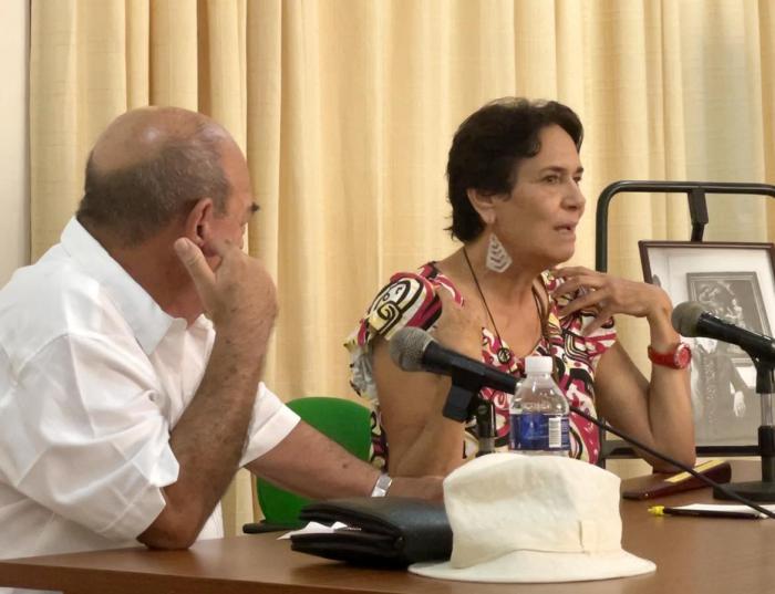 Magda González Grau en tertulia de Ciro Bianchi