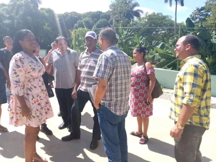 Primer Secretario del Partido en La Habana intercambia con pobladores de La Lisa