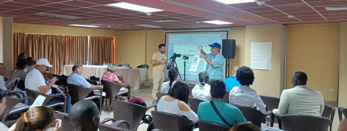 Participantes en el taller La visión integradora de la reducción del riesgo de desastre y la adaptación al cambio climático