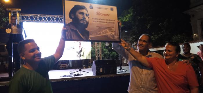 La Dirección del Partido y el Gobierno en La Habana reconoció la labor de los CDR en la capital. 