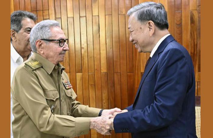 Recibió Raúl al compañero To Lam