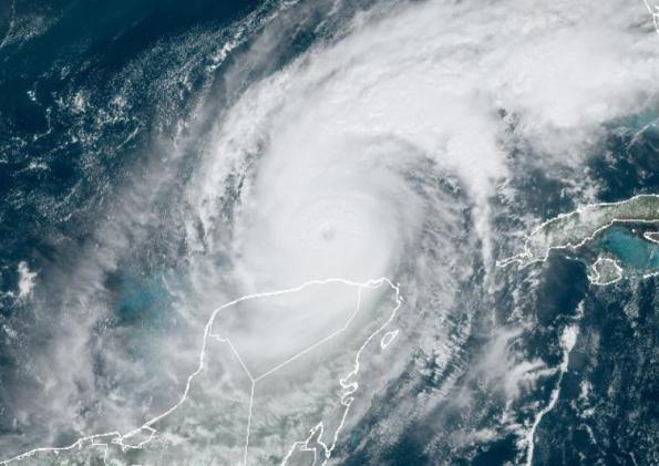 Recorrido del huracana Milton por el golfo de Yucatan 