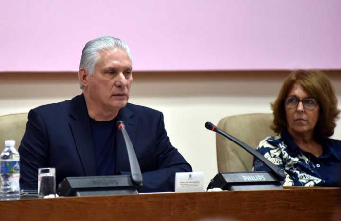 Díaz-Canel y Marta Bonet en X Congreso de la UNEAC