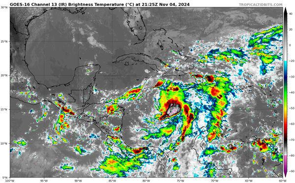 Tormenta Tropical Rafael en el mar Caribe