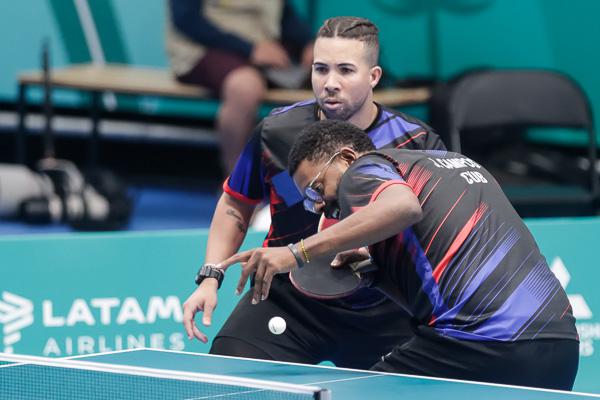 Andy y Moisés en el doble mixto de tenis en los XIX Juegos Panamericanos Santiago de Chile 2023