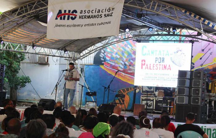 Mohammed Bheisi, estudiante palestino de Medicina, habla en cantata en solidaridad por su país