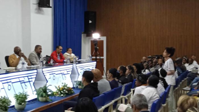 Encuentro con beneficiados del sistema para quienes extinguen sanciones de libertad