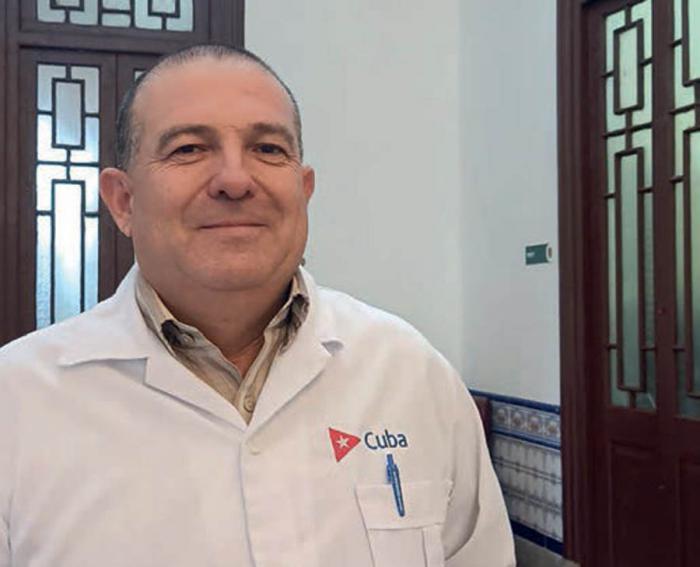 Dalsy Torres Ávila, director del Hospital Calixto García