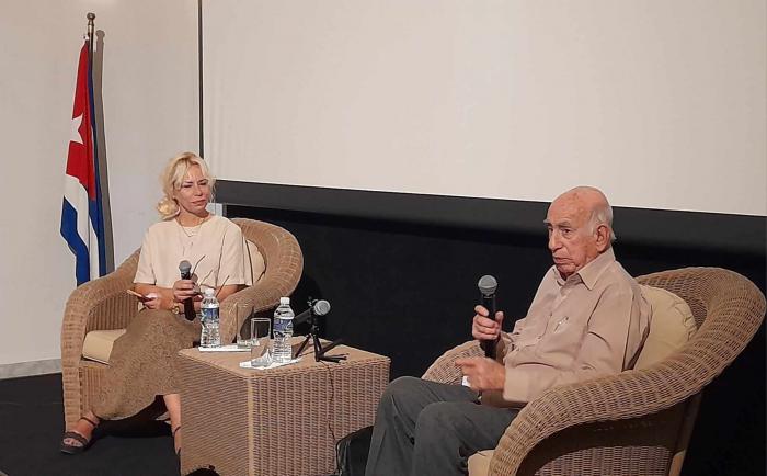 El comandante del Ejército Rebelde, José Ramón Machado Ventura, tuvo un encuentro con jóvenes y pioneros en el Centro Fidel Castro Ruz de La Habana