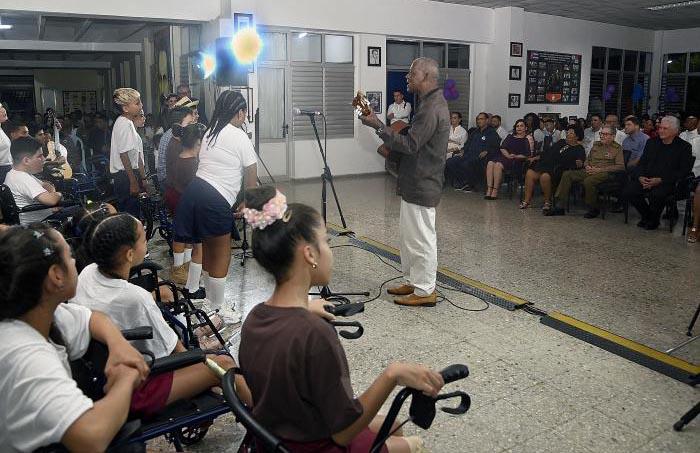 Presiden Raúl y Díaz-Canel acto de escuela Solidaridad con Panamá 