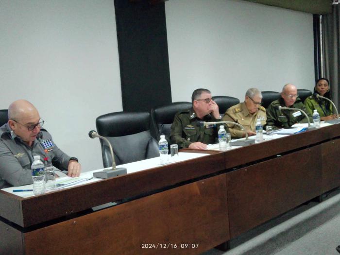 El miembro del Buró Político y Ministro del Interior General de División Lázaro Alberto Álvarez Casas, asiste a la sesión de la Comisión Nacional de Defensa y Orden Interior del Parlamento. 