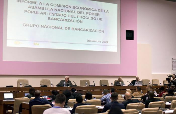 Exponen marcha de la bancarización ante diputados