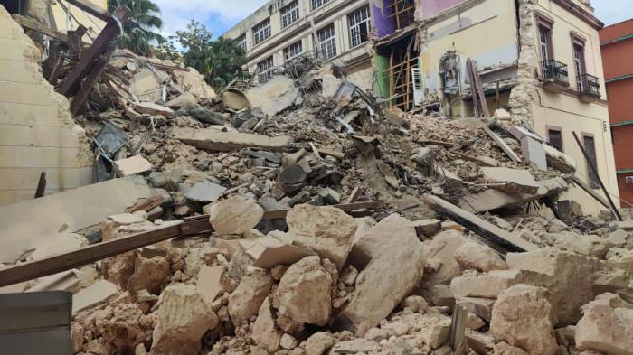Derrumbe de parte del edificio del ISDI