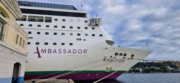 Crucero Ambition llega a La Habana