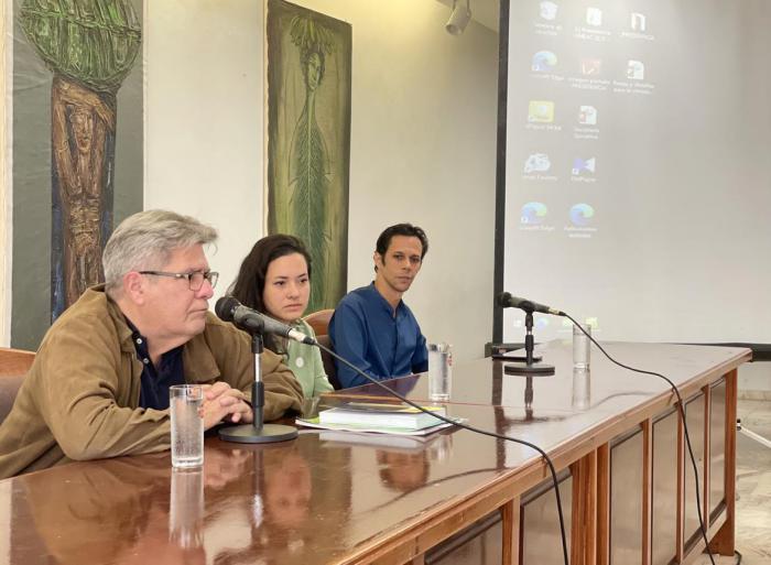 Con la presencia de Rafael Acosta de Arriba, Claudia Corrales y Alain Cabrera Fernández, la Sala Villena de la UNEAC acogió el evento dedicado a la vida y obra de Raúl Corrales.