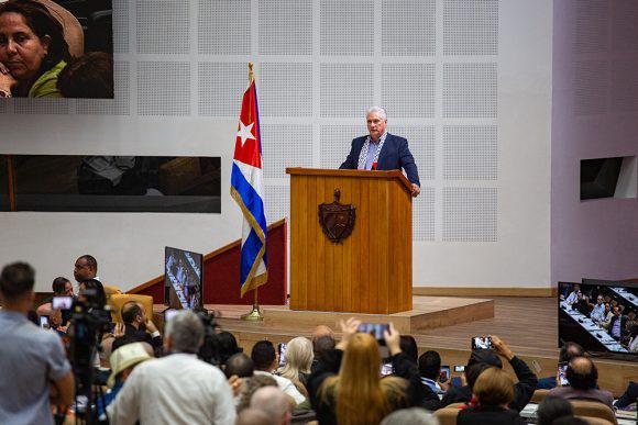 Díaz-Canel clausura conferencia Por el equilibrio del mundo