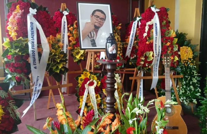 Ofrendas florales en honras fúnebres de Eduardo Sosa