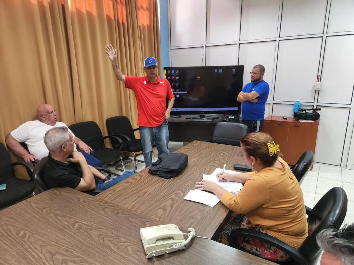 Itercambiaron con directivos y trabajadores de la empresa Aguas de La Habana