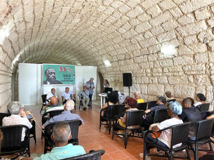 Presentan libro de Ciro Bianchi en la FILH 2025