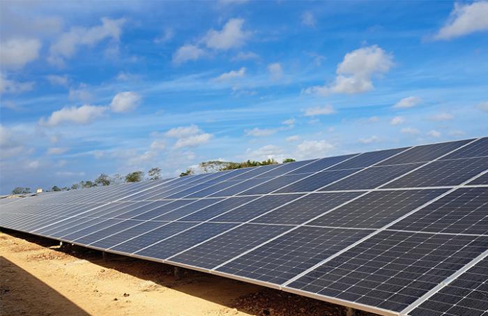Parque solar fotovoltaico ubicado en escuela de Enfermería en Cotorro