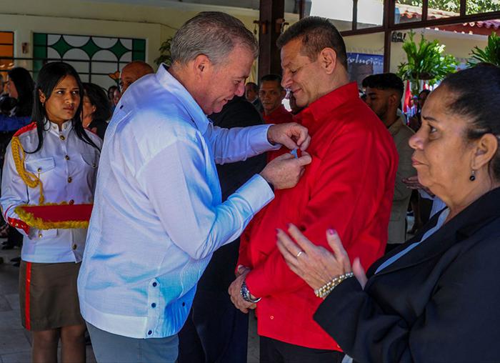 Reconocen a trabajadores del sector turístico