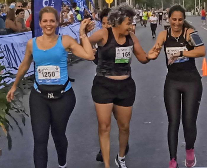 Tres mujeres en una carrera