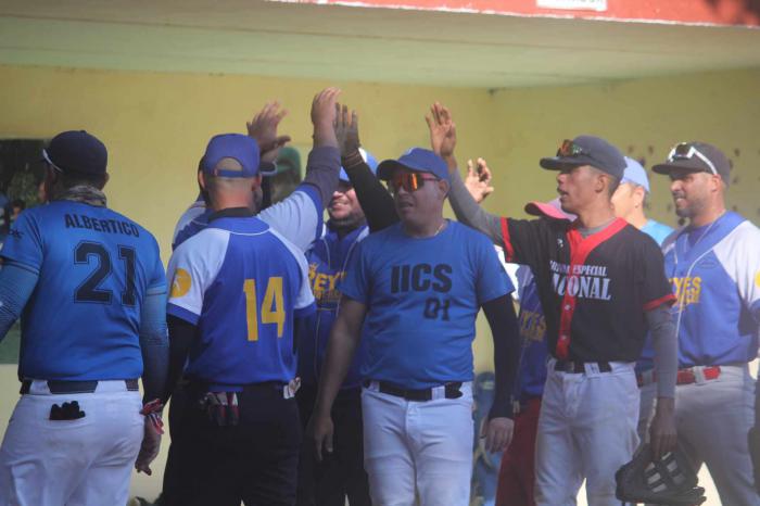 Softbol por el Día de la prensa Cubana