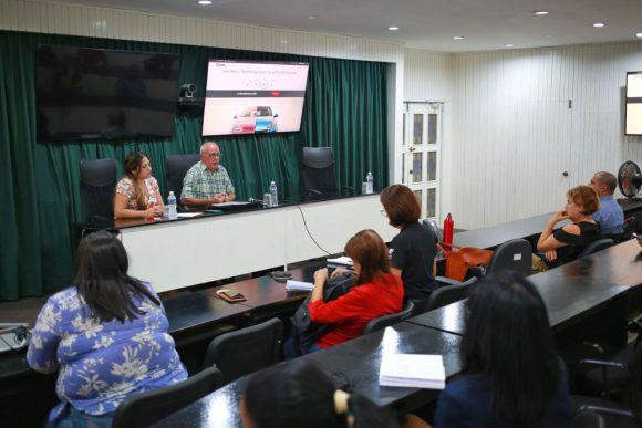 Arisleydis Velázquez Tabasco, especialista principal en comunicación y marketing de Sasa, y Mario Pérez Ventura , especialista principal. 