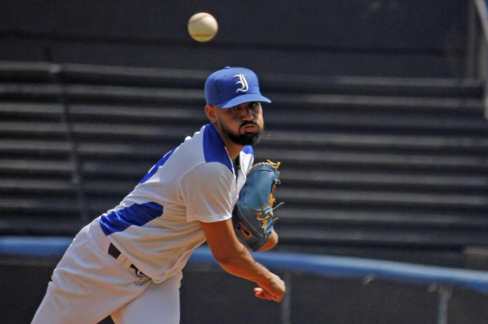 Industriales vence a Vegueros