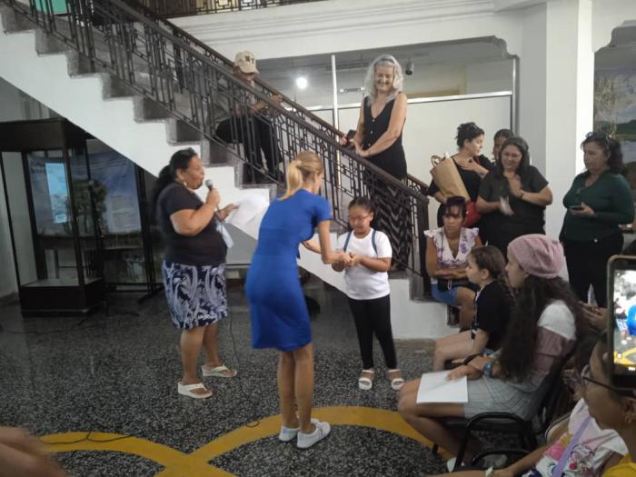 Premian concurso Por una gota de agua limpia de plástico