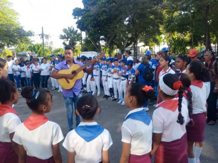 Bienvenida a peloteritos de La Lisa, campeones en Pequeña Liga