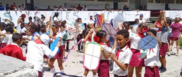Todo a punto para comenzar el festival del Papalote.