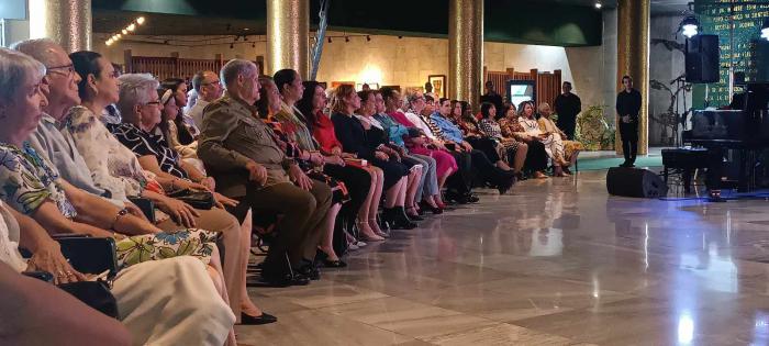 Homenaje a Vilma Espín Guillois