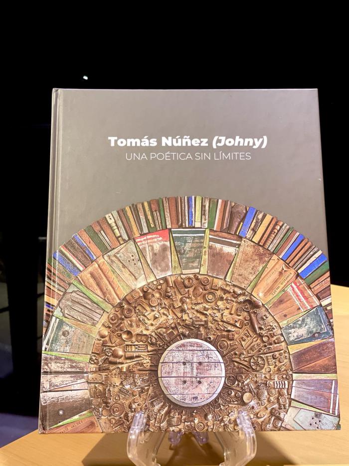 La nueva publicación de Artecubano Ediciones realiza un recorrido por la trayectoria del artista Tomás Núñez.