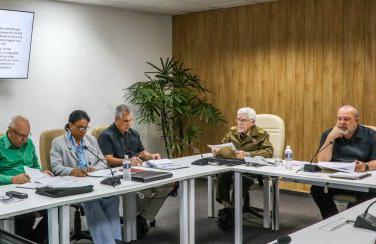 Reunión mensual con gobernadores e intendente de la Isla