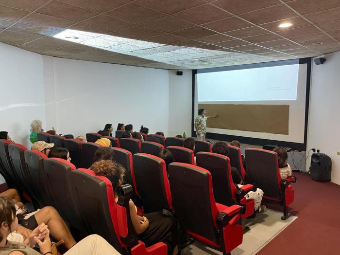 La Galleria Continua acogió, este 17 de abril, una charla con el artista cubano José Yaque.