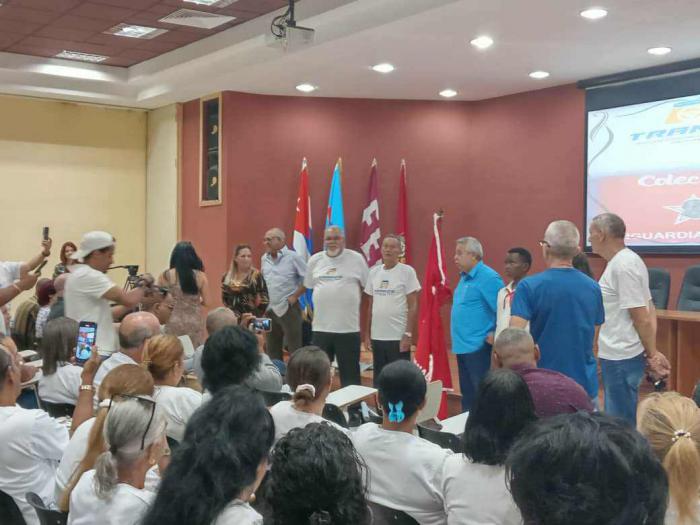 Momento del desarrollo del acto de reconocimiento a la Escuela de Educación Vial y Conducción de La Habana