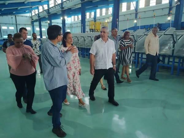 El viceprimer ministro del Gobierno, Eduardo Martínez Díaz, sostuvo un fructífero diálogo e intercambio con directivos y funcionarios del Ministerio de Comunicaciones (MINCOM), la OSDE Grupo Empresarial Correos de Cuba (GECC), y de su Empresa de Mensajería y Cambio Internacional (EMCI).