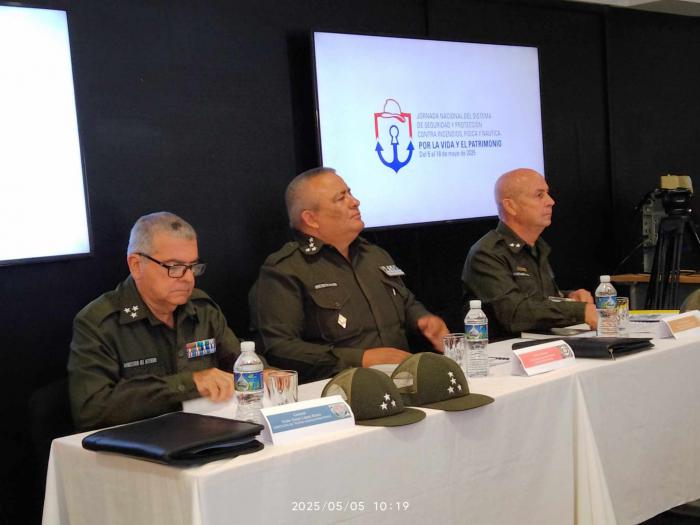 Participantes en la conferencia de prensa 