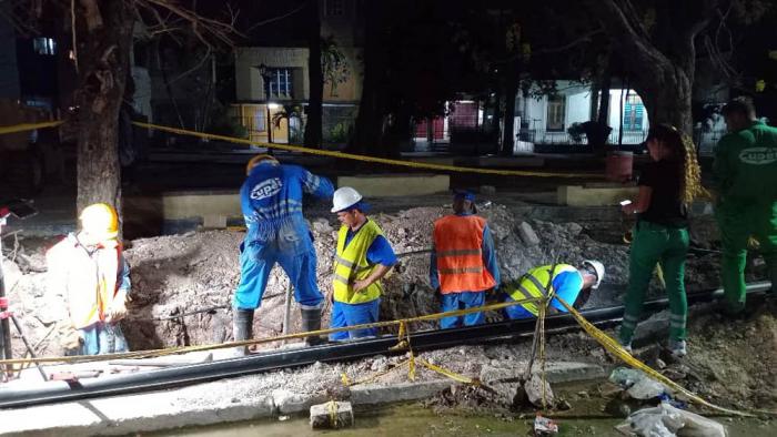 Sustituyen tubería averiada de gas manufacturado
