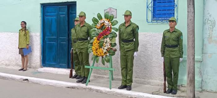 Homenaje a bomberos caídos en el incendio de la calle Patria