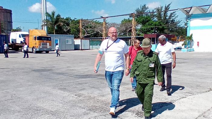 El General de División Ramón Pardo Guerra, jefe del Estado Mayor Nacional de la defensa Civil, realizó una visita de trabajo este martes a la Empresa Comercializadora de Alimentos COPMAR